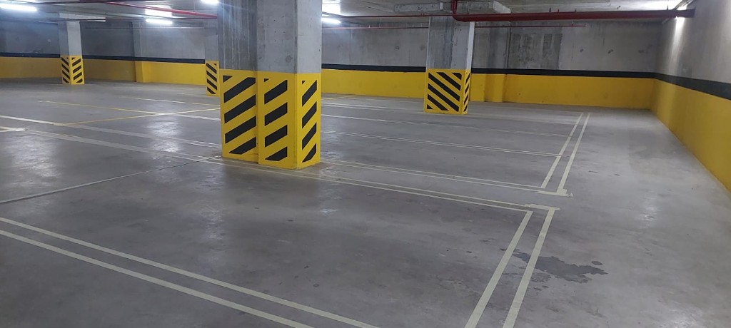 Kapalı Otopark Çizgi ve Kolon Zebra Tarama